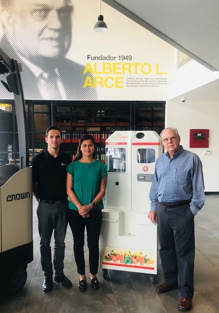 (l-r) Roberto Arce Jr; Laura Arce; Roberto Arce Sr